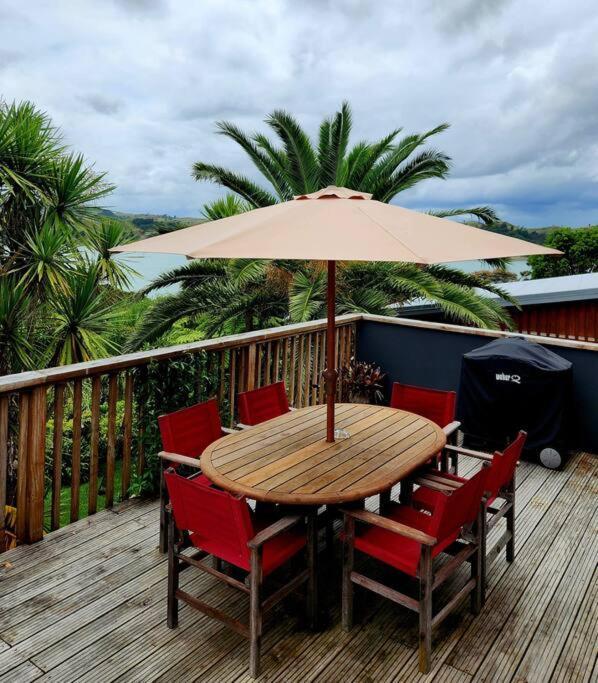 Orca Lodge Raglan Exterior photo
